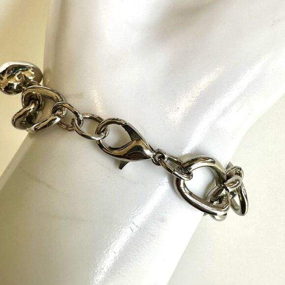 GUESS SILVER TONE CHAIN BLACK HEART CRYSTAL LOGO LOCK & KEY CHARM BRACELET - Picture 5 of 9
